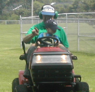 2003julytaduccirileylawnmower.jpg